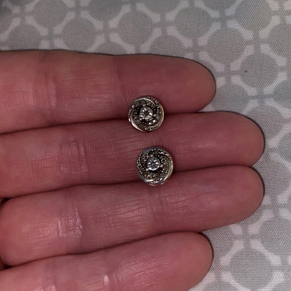 Earrings - Picture 1 of 2